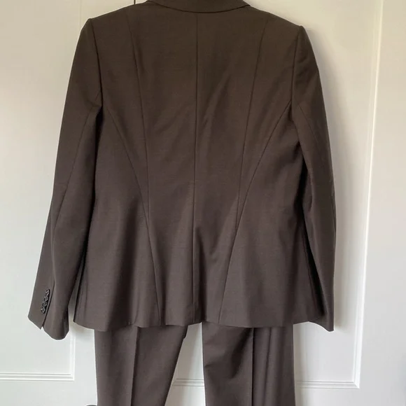 Ann Taylor rich  coffee color women’s pantsuit size 10 P. 87% virgin wool. - Picture 3 of 7